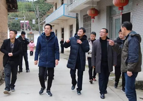 方继凡理事到祁门县红旗村开展扶贫慰问活动