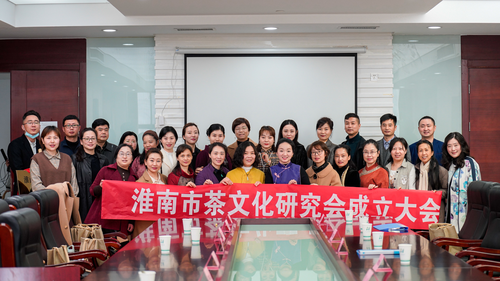 我会秘书长高超君受会长丁以寿委托出席淮南市茶文化研究会成立大会