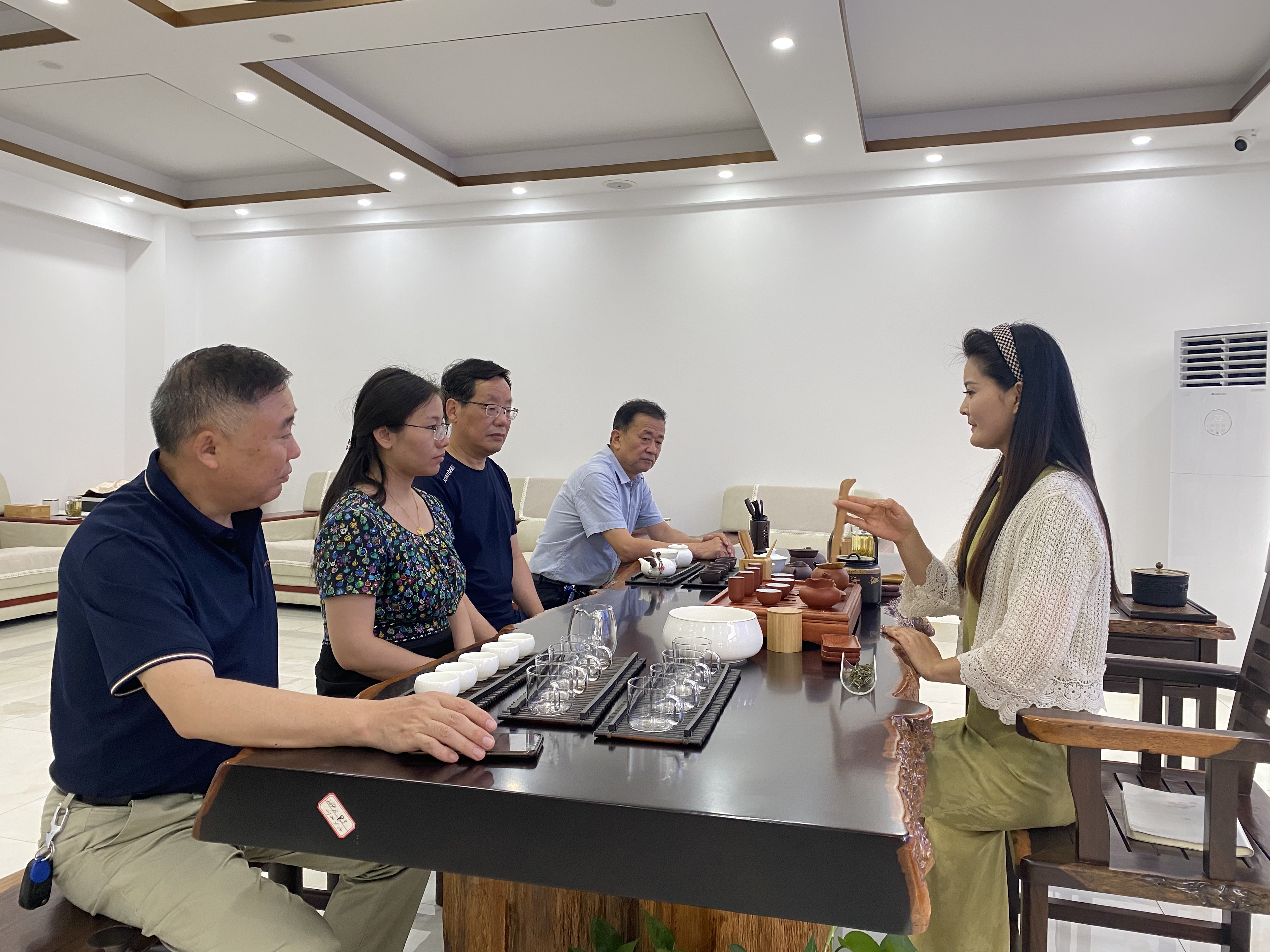 我会副会长郑毅一行赴霍山调研茶产业发展